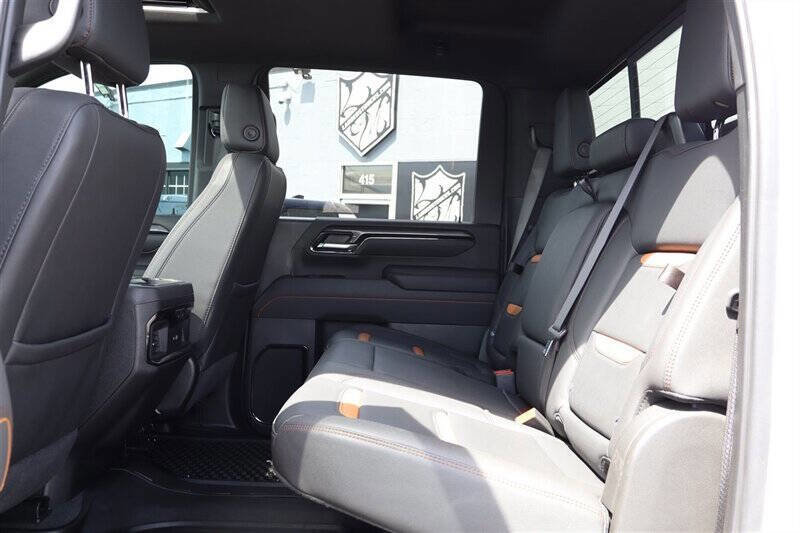 Used 2025 GMC Sierra 3500 AT4 AWD/4WD image 26