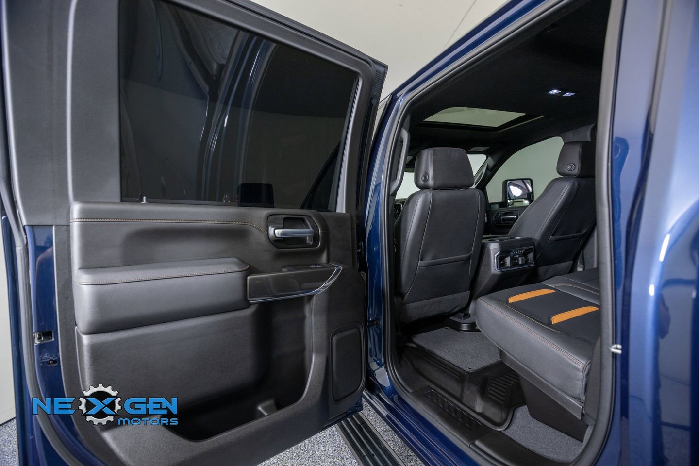 Used 2023 GMC Sierra 2500 AT4 w/ AT4 Preferred Package AWD/4WD image 27