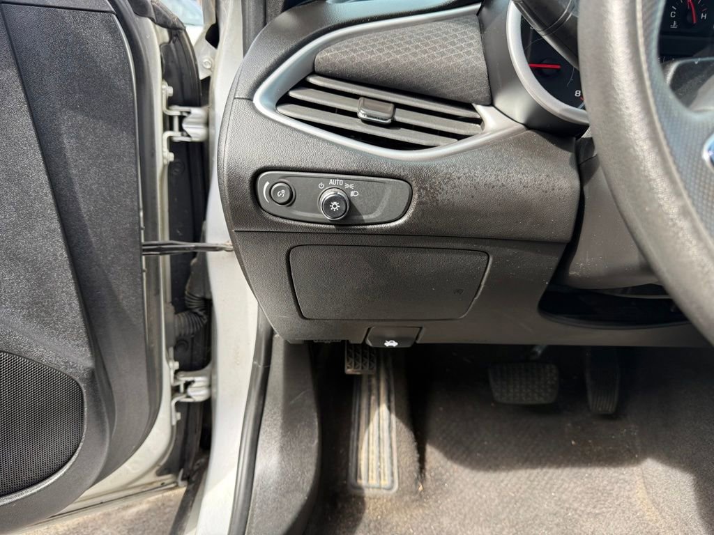 Used 2021 Chevrolet Malibu LS image 17