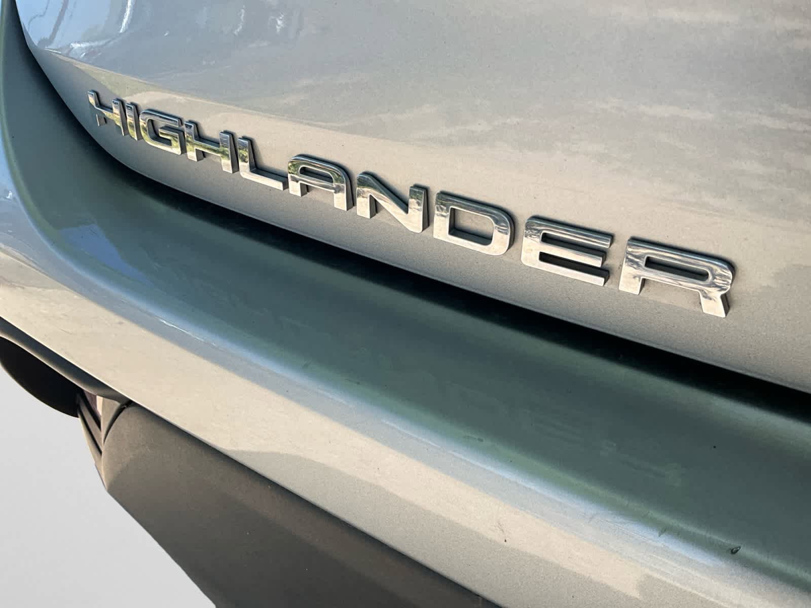 Used 2023 Toyota Highlander LE AWD/4WD image 19