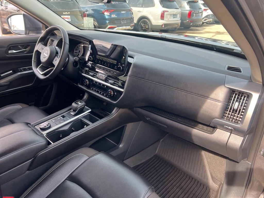 Certified 2024 Nissan Pathfinder SL image 21