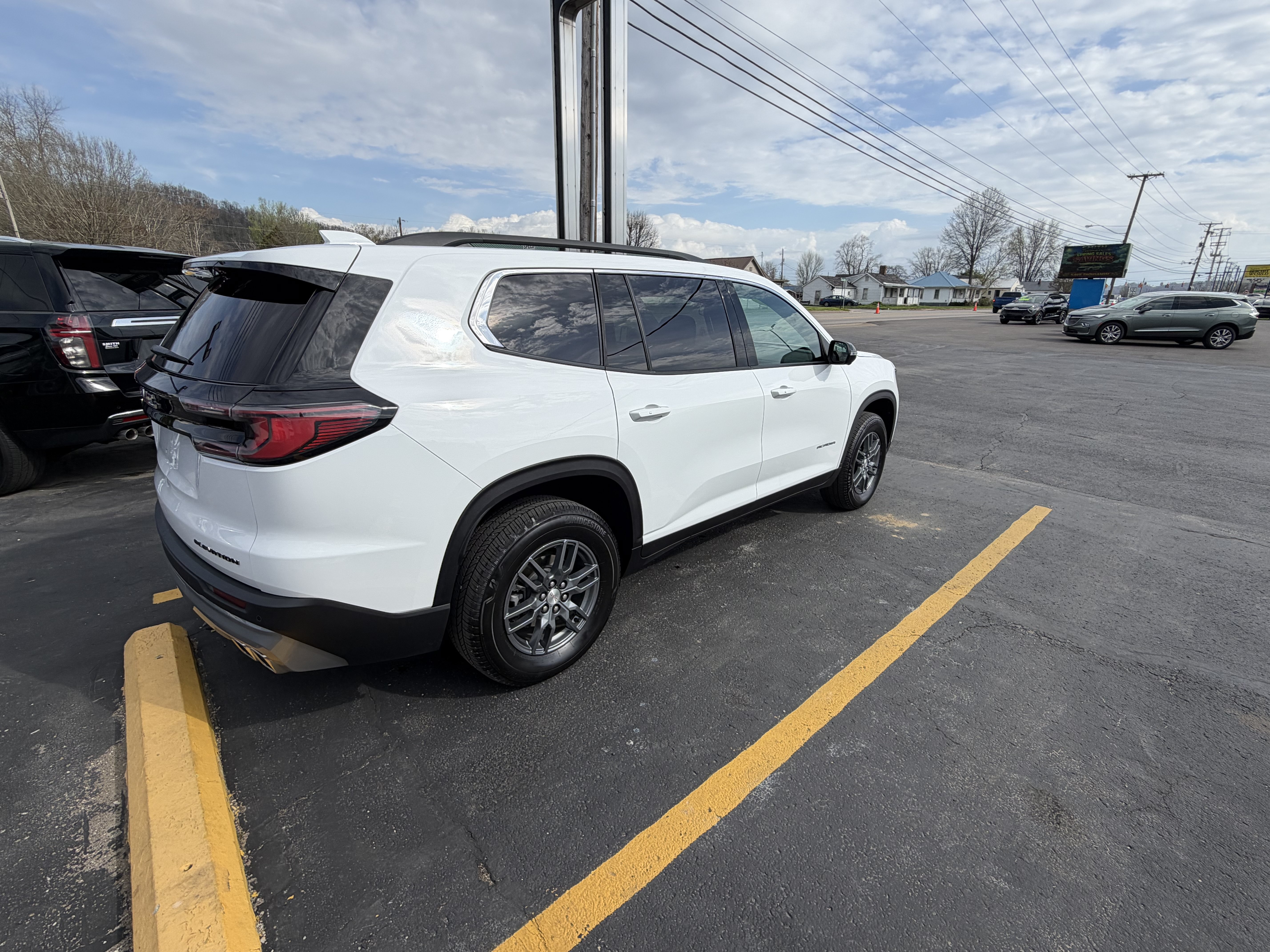 Used 2025 GMC Acadia Elevation FWD image 5