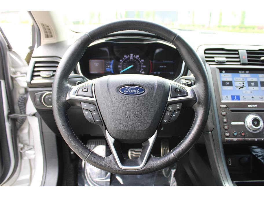 Used 2017 Ford Fusion Titanium AWD/4WD image 17