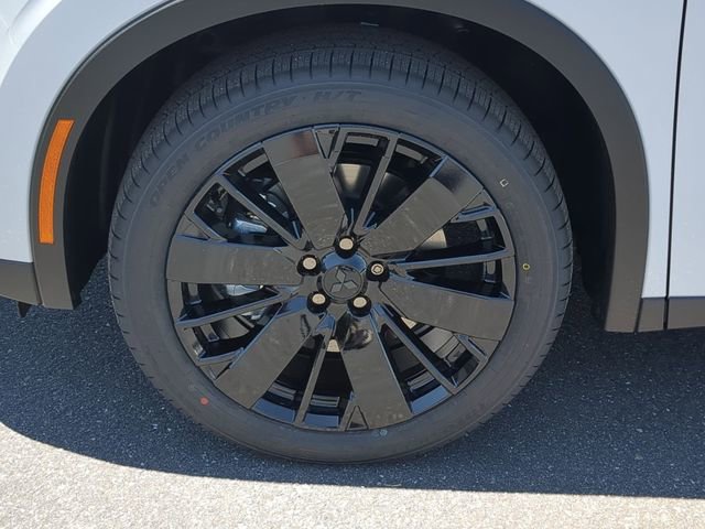 New 2026 Mitsubishi Outlander LE FWD image 10