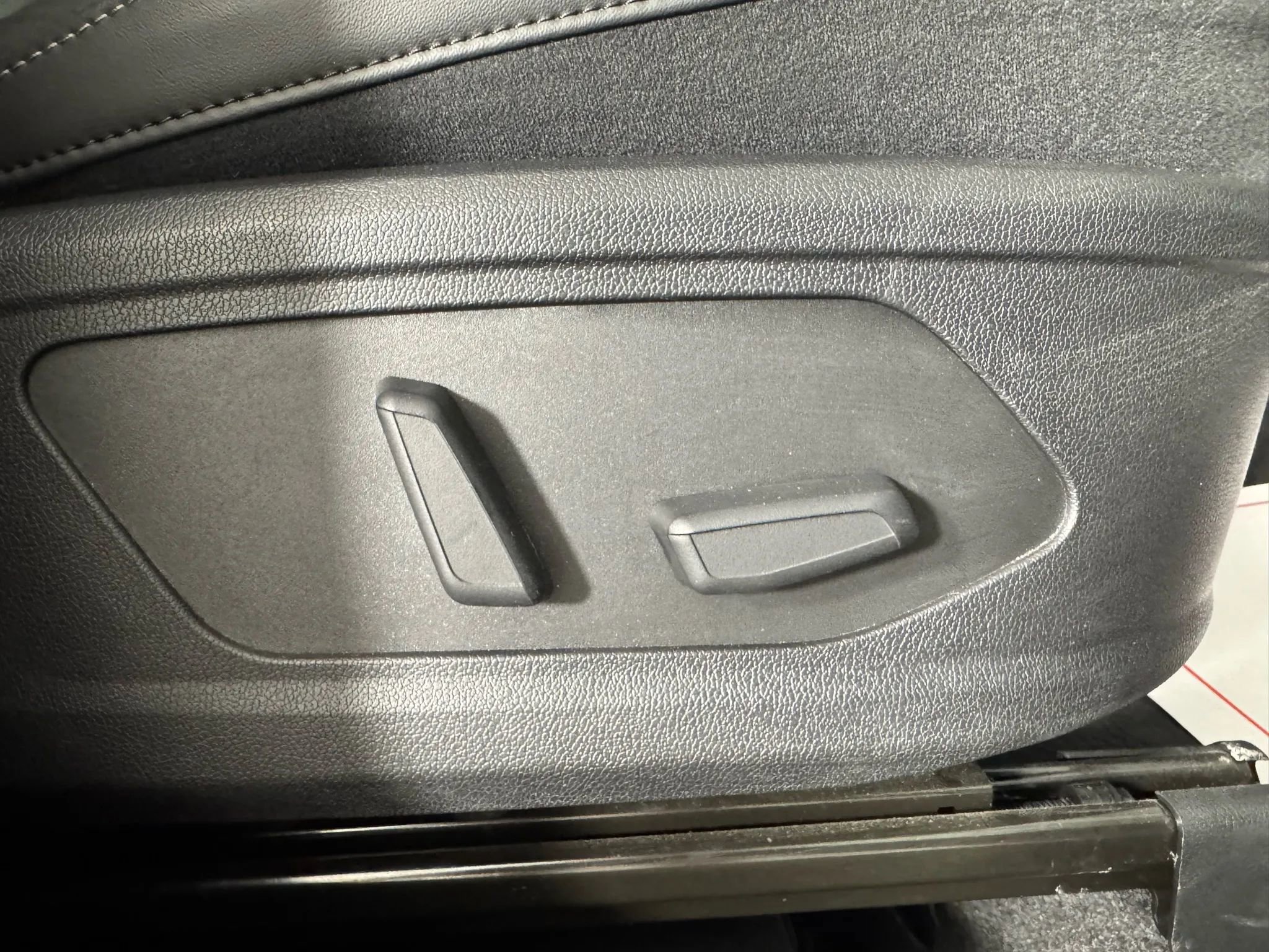 Used 2025 Kia Sorento SX image 38