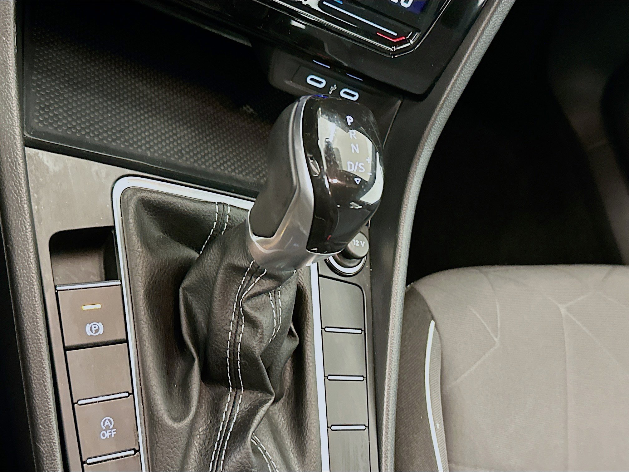 Used 2025 Volkswagen Jetta Sport image 24