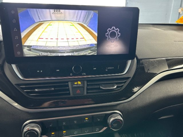 Used 2023 Nissan Altima 2.5 SR w/ SR Premium Package FWD image 19
