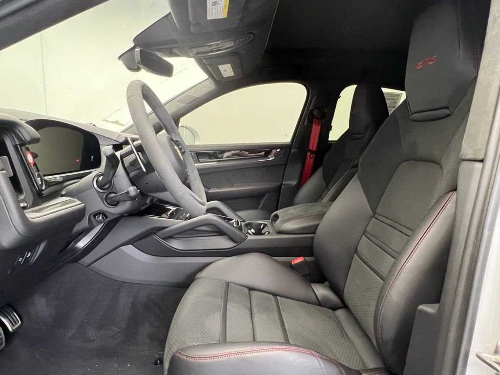 Certified 2025 Porsche Cayenne GTS image 5
