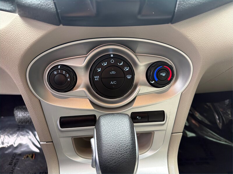 Used 2017 Ford Fiesta SE FWD image 21