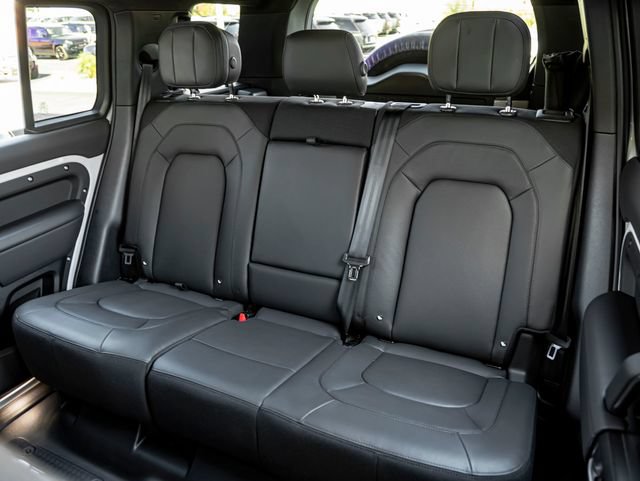 Certified 2026 Land Rover Defender 110 X AWD/4WD image 28