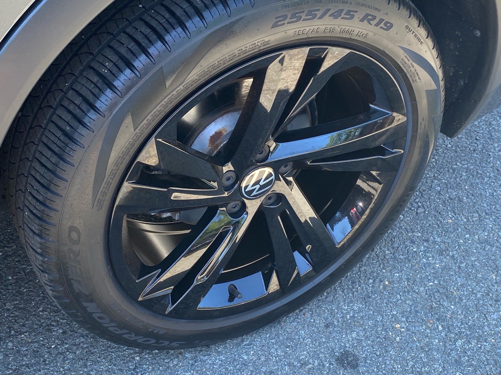 Certified 2023 Volkswagen Tiguan SE R-Line FWD image 21