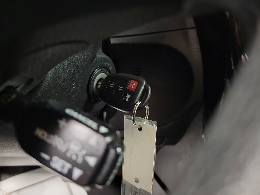 Used 2018 Toyota Corolla LE w/ Carpet Mat Package (TMS) image 15