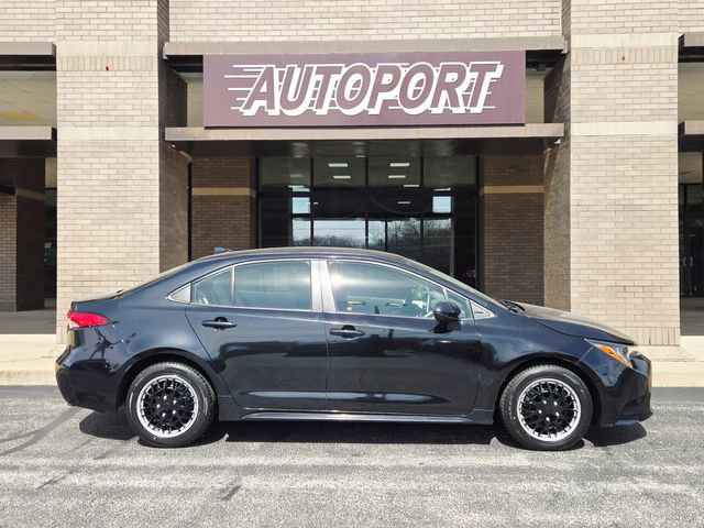 Used 2020 Toyota Corolla LE image 4