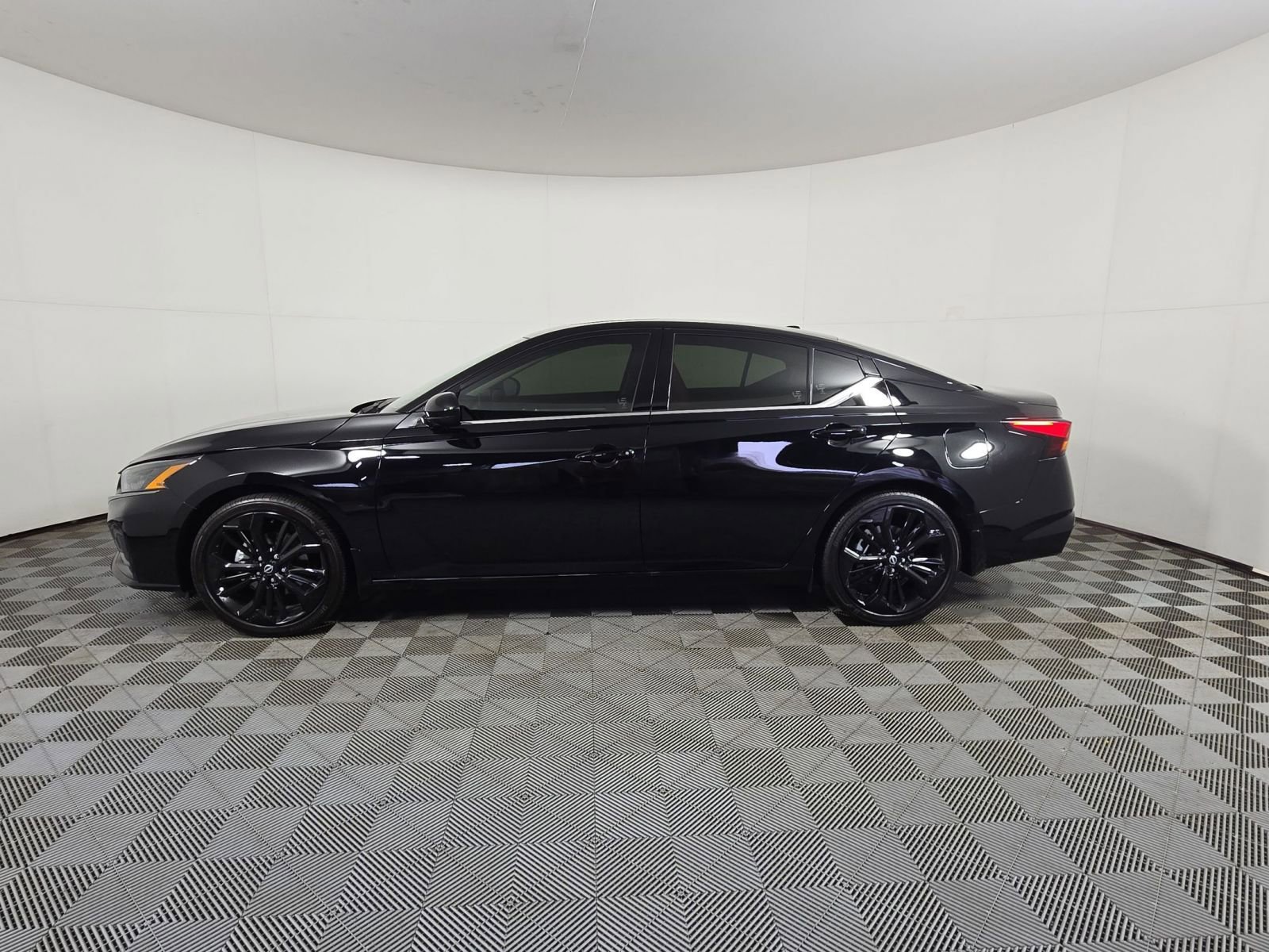 New 2025 Nissan Altima 2.5 SR w/ SR Premium Package image 29