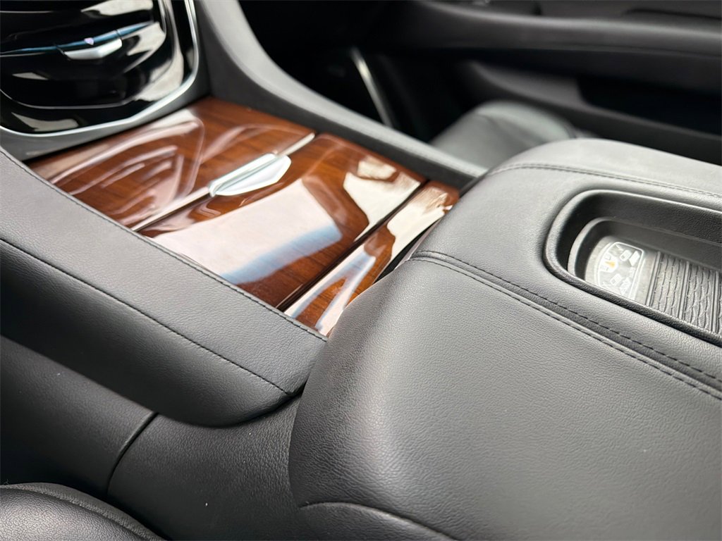 Used 2020 Cadillac Escalade ESV Luxury image 36