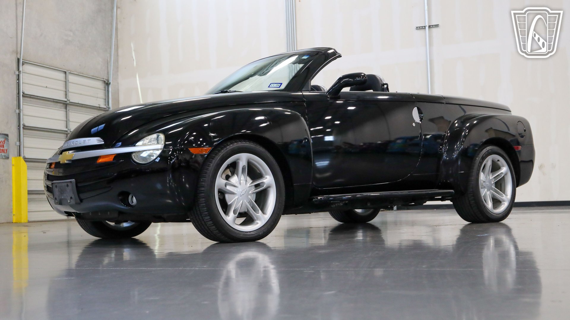 Used 2003 Chevrolet SSR w/ Preferred Equipment Group RWD image 38
