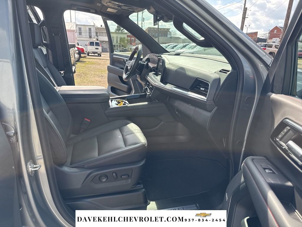 Used 2025 Chevrolet Suburban RST w/ Comfort Package image 27