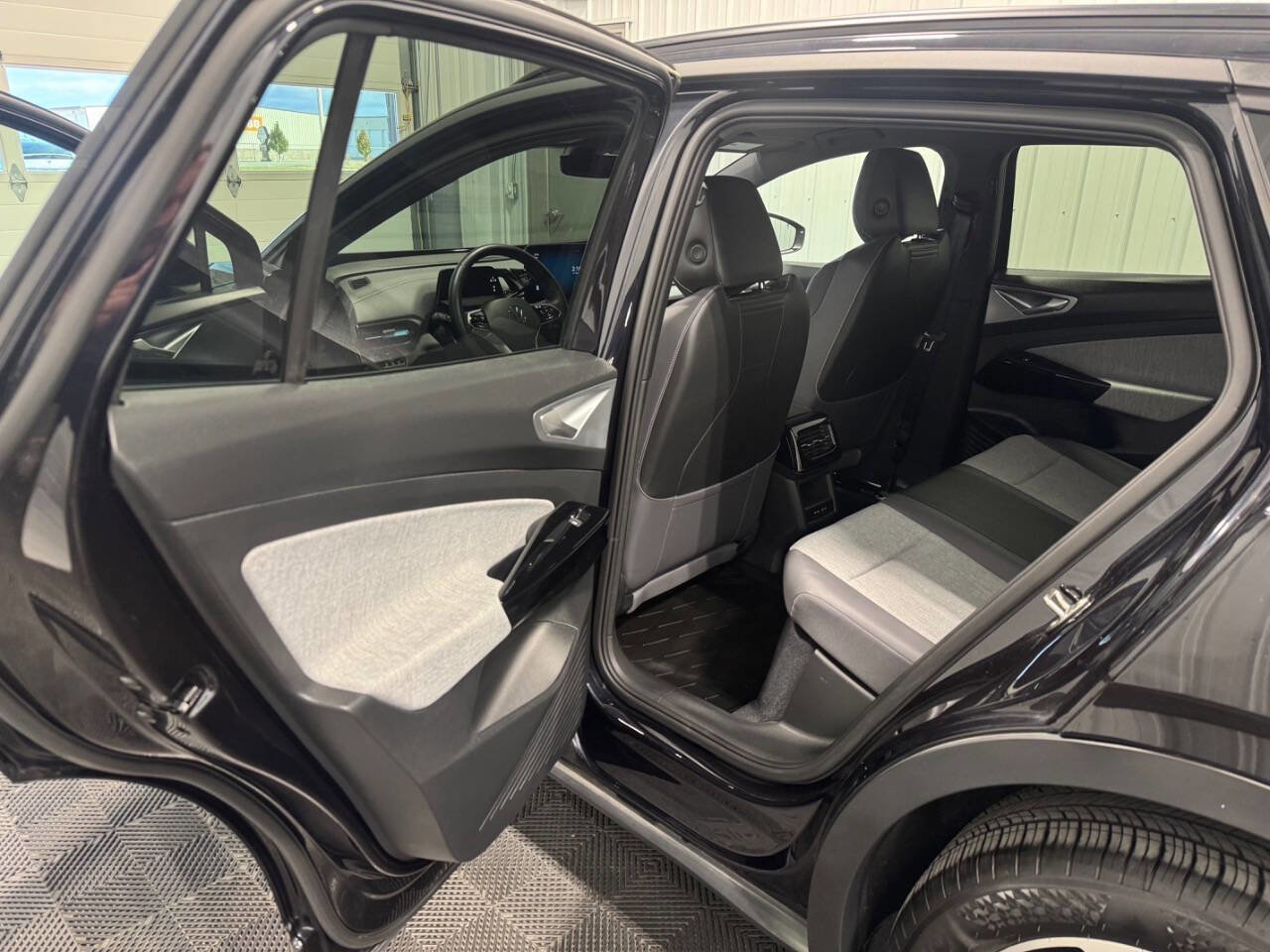 Used 2023 Volkswagen ID.4 S image 10