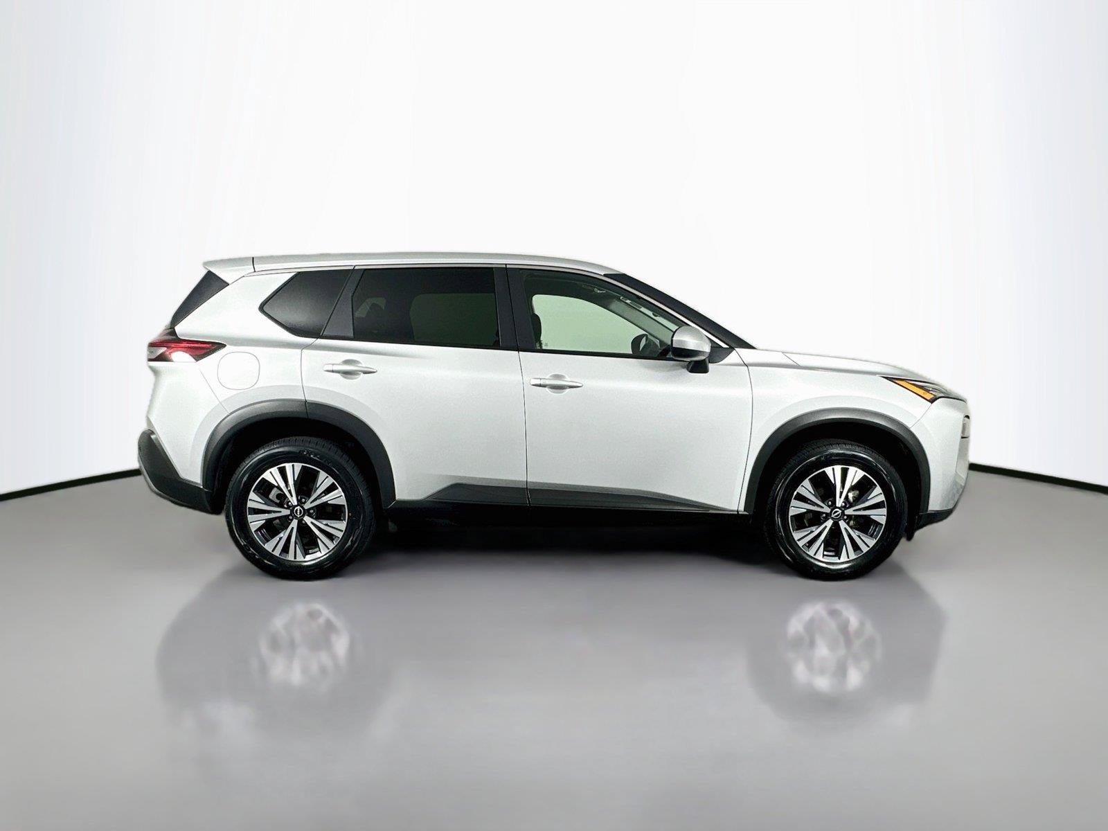 Used 2023 Nissan Rogue SV AWD/4WD image 16