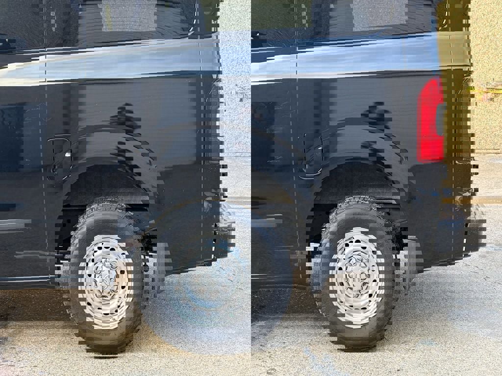 Used 2018 Nissan NV 3500 S image 6