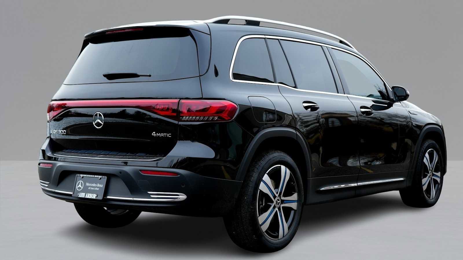 Certified 2022 Mercedes-Benz EQB 300 4MATIC w/ Exclusive Package image 5