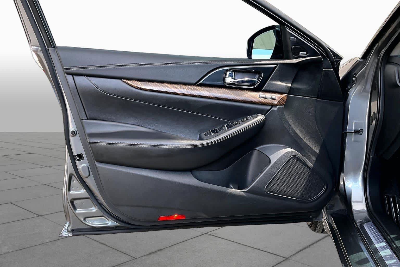 Used 2018 Nissan Maxima Platinum FWD image 22