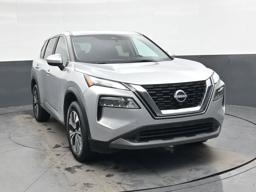Used 2023 Nissan Rogue SV image 2