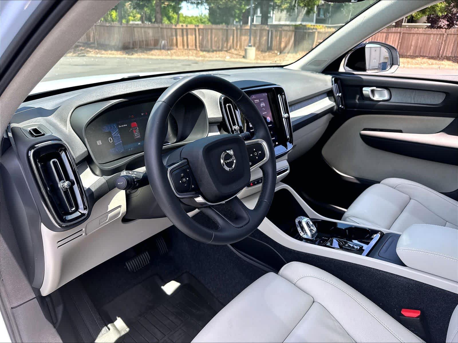 Used 2026 Volvo XC40 B5 Plus w/ Protection Package Premier AWD/4WD image 17