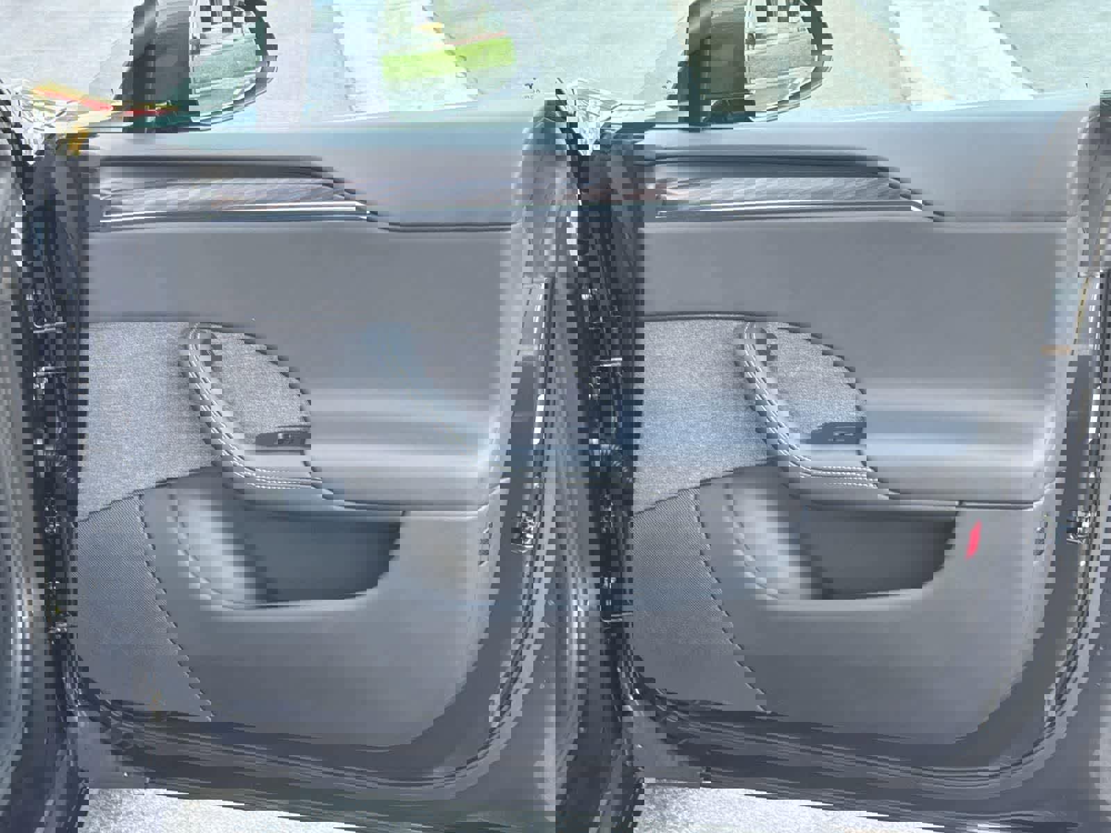 Used 2025 Tesla Model S image 32