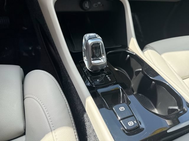 Certified 2026 Volvo XC40 B5 Plus AWD/4WD image 25
