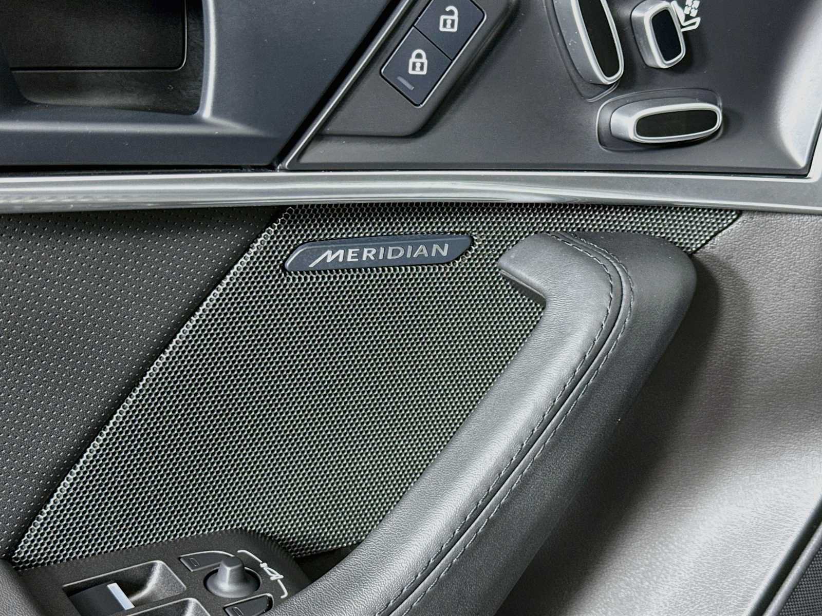 Used 2024 Jaguar F-TYPE R-Dynamic RWD image 20