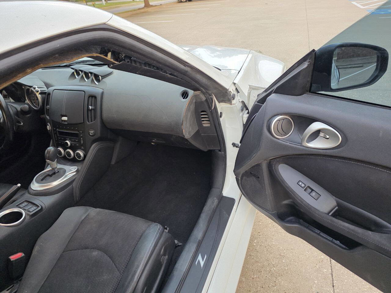 Used 2011 Nissan 370Z Touring image 14