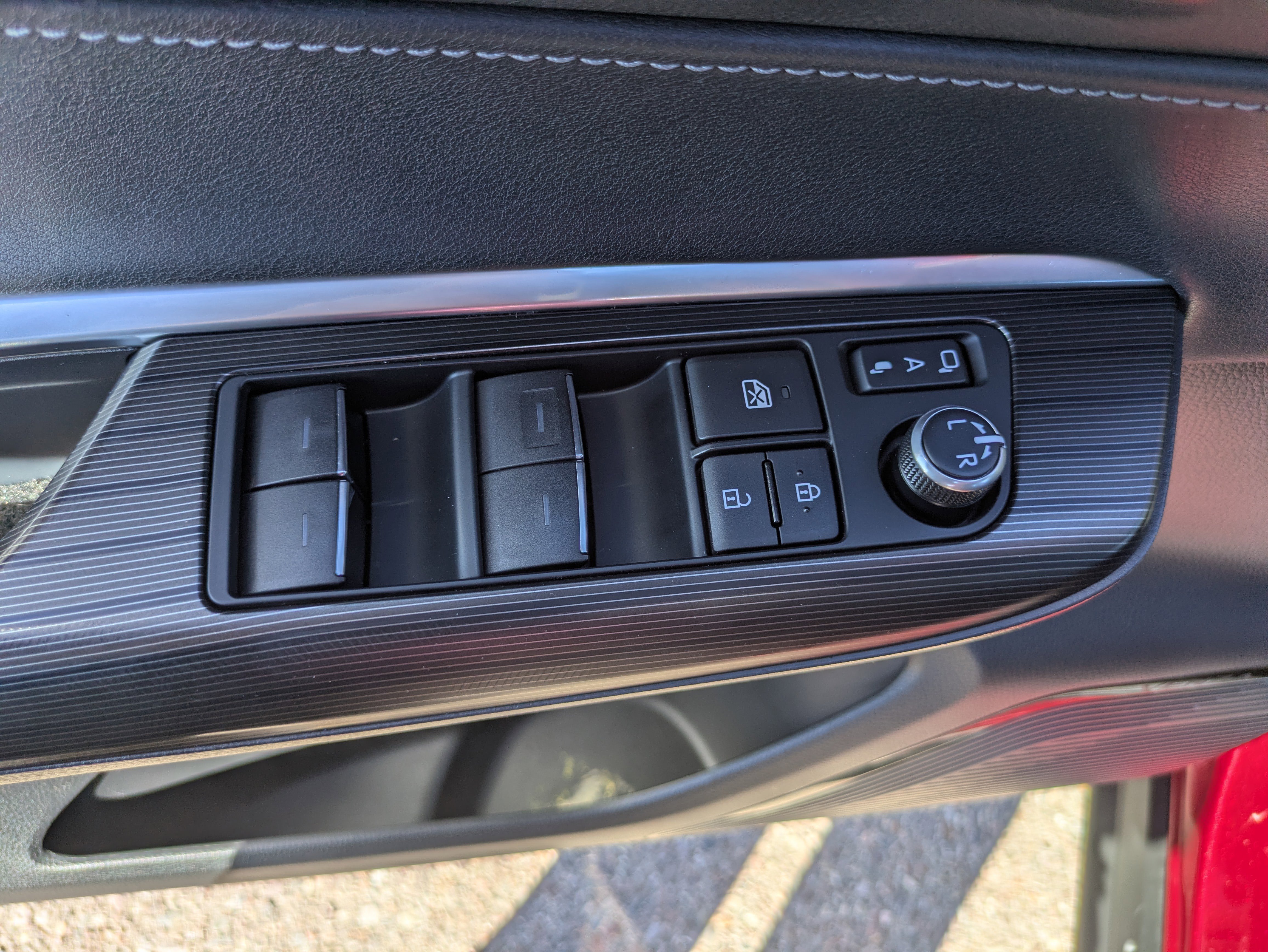 Used 2021 Toyota Venza XLE image 19