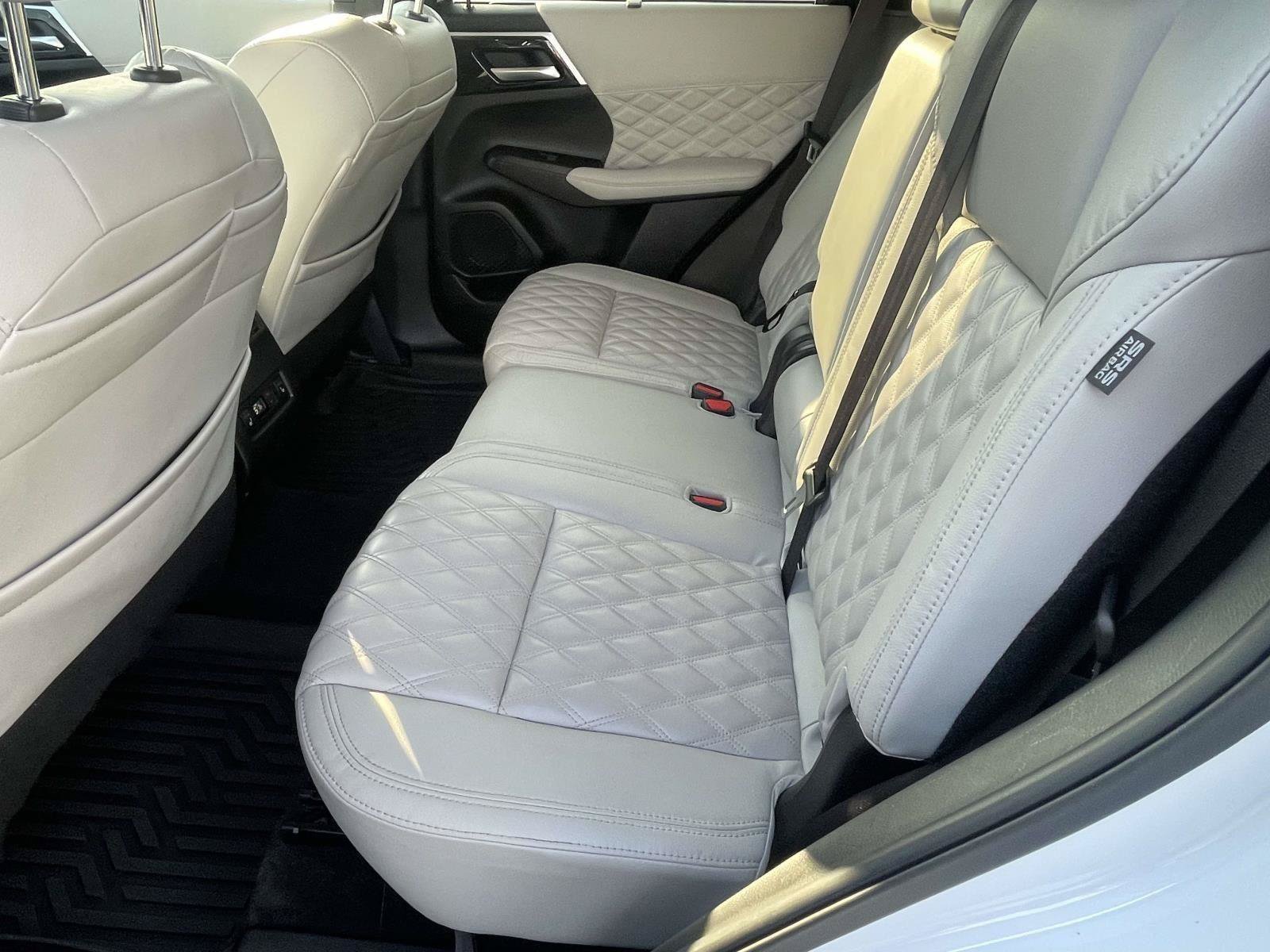 Used 2024 Mitsubishi Outlander SEL FWD image 13