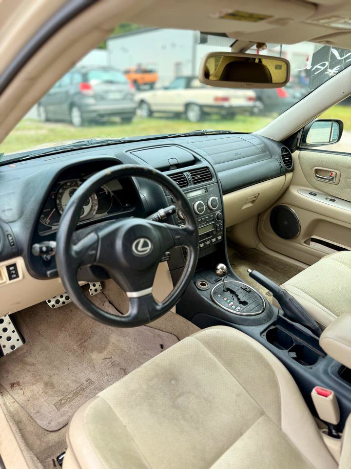Used 2004 Lexus IS 300 RWD image 9