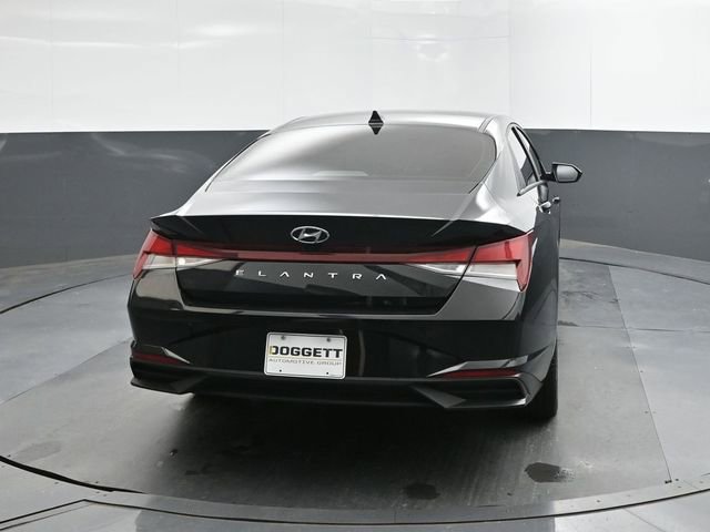 Used 2023 Hyundai Elantra SEL w/ Convenience Package FWD image 5