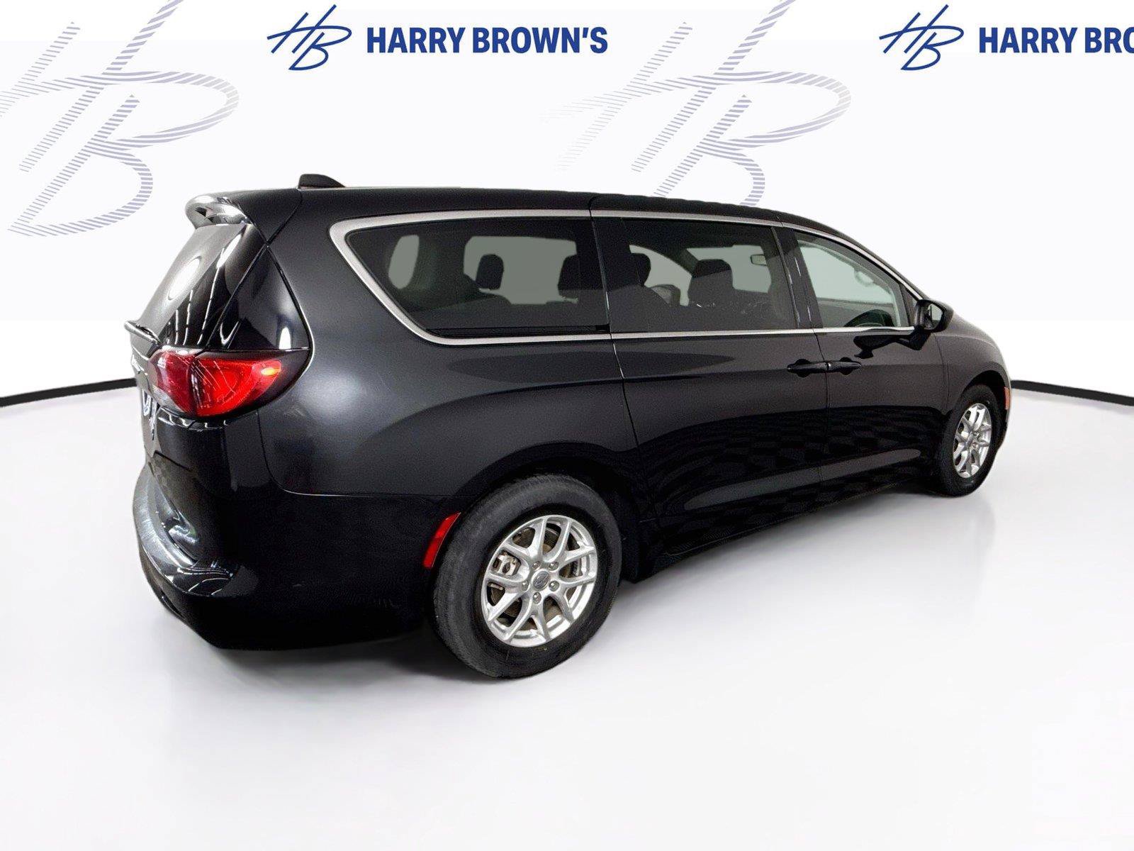 Used 2023 Chrysler Voyager LX FWD image 31