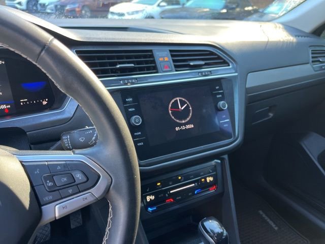 Used 2022 Volkswagen Tiguan SE w/ Panoramic Sunroof Package image 24