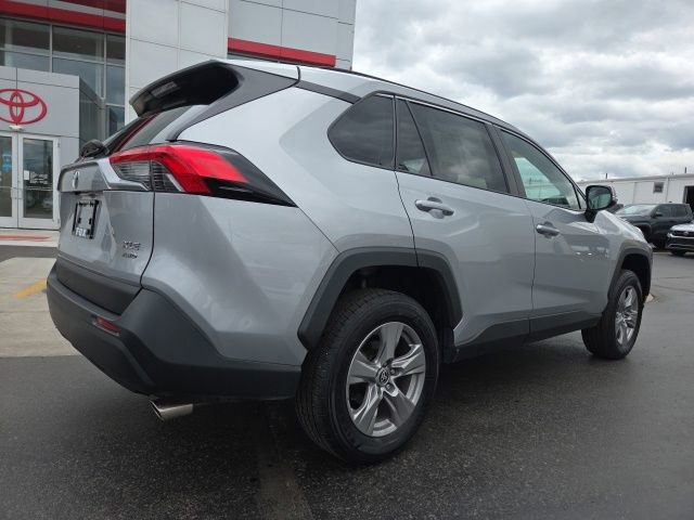Used 2025 Toyota RAV4 XLE AWD/4WD image 7