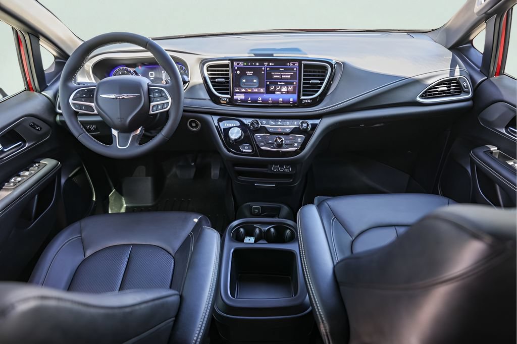 Used 2025 Chrysler Pacifica Select FWD image 27