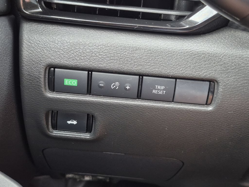Used 2025 Nissan Sentra SV FWD image 10
