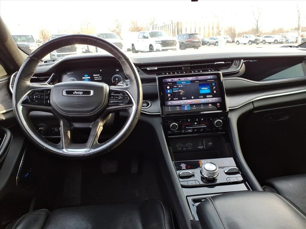 Certified 2022 Jeep Grand Cherokee Overland w/ Luxury Tech Group IV AWD/4WD image 16