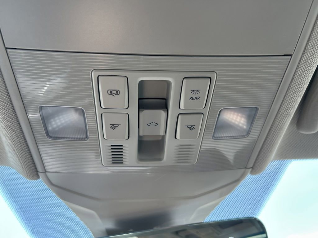 Used 2025 Volkswagen Jetta SE w/ Sunroof Package FWD image 43