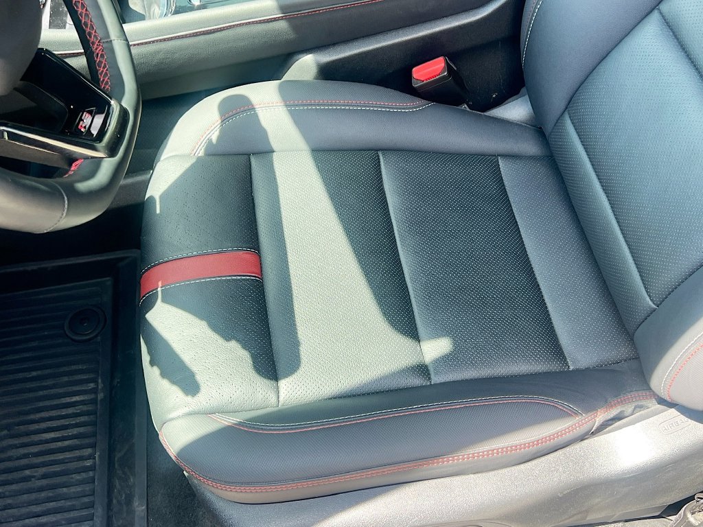 Used 2024 Chevrolet Traverse RS w/ LPO, Floor Liner Package FWD image 20