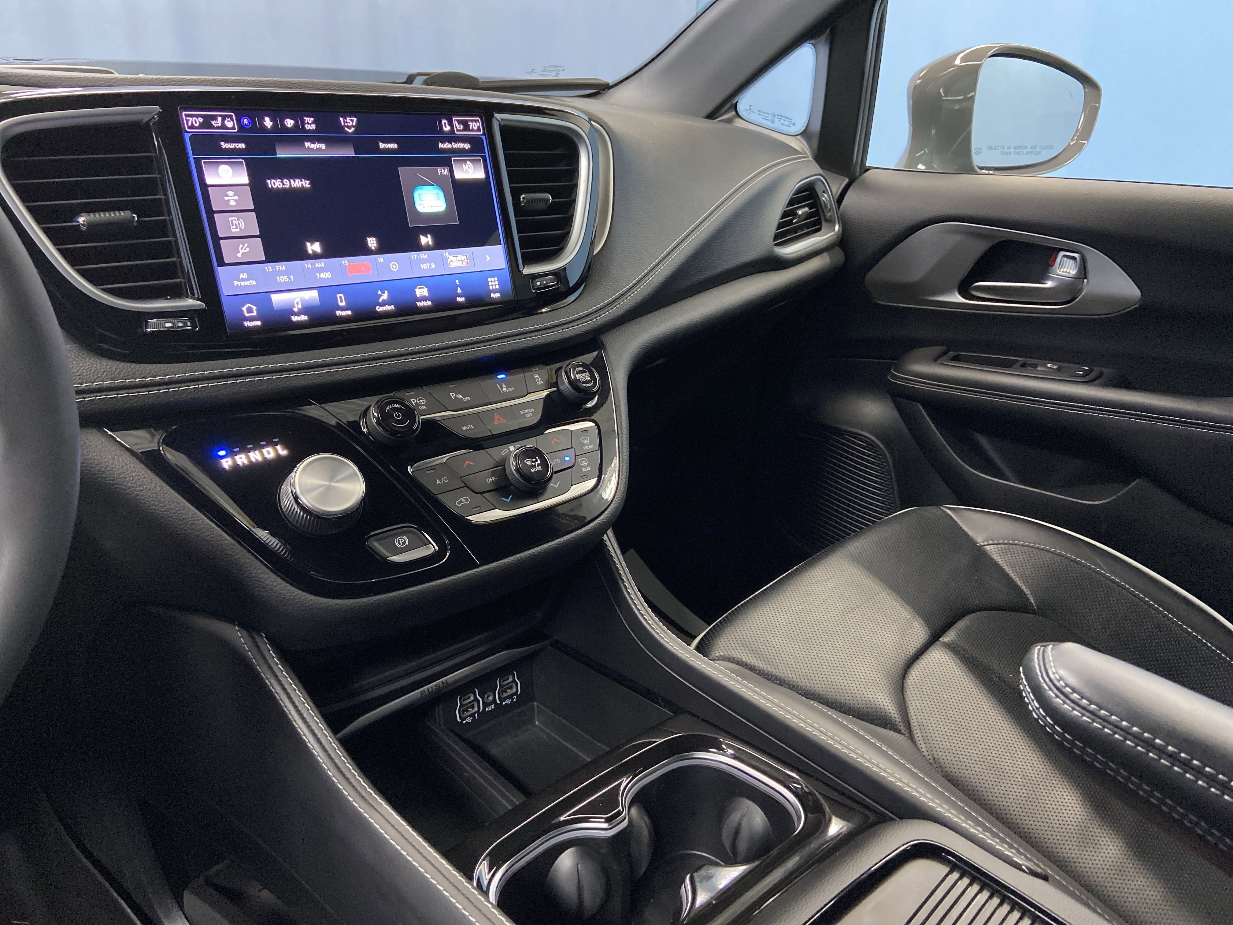 Used 2022 Chrysler Pacifica Limited w/ S Appearance Package image 14