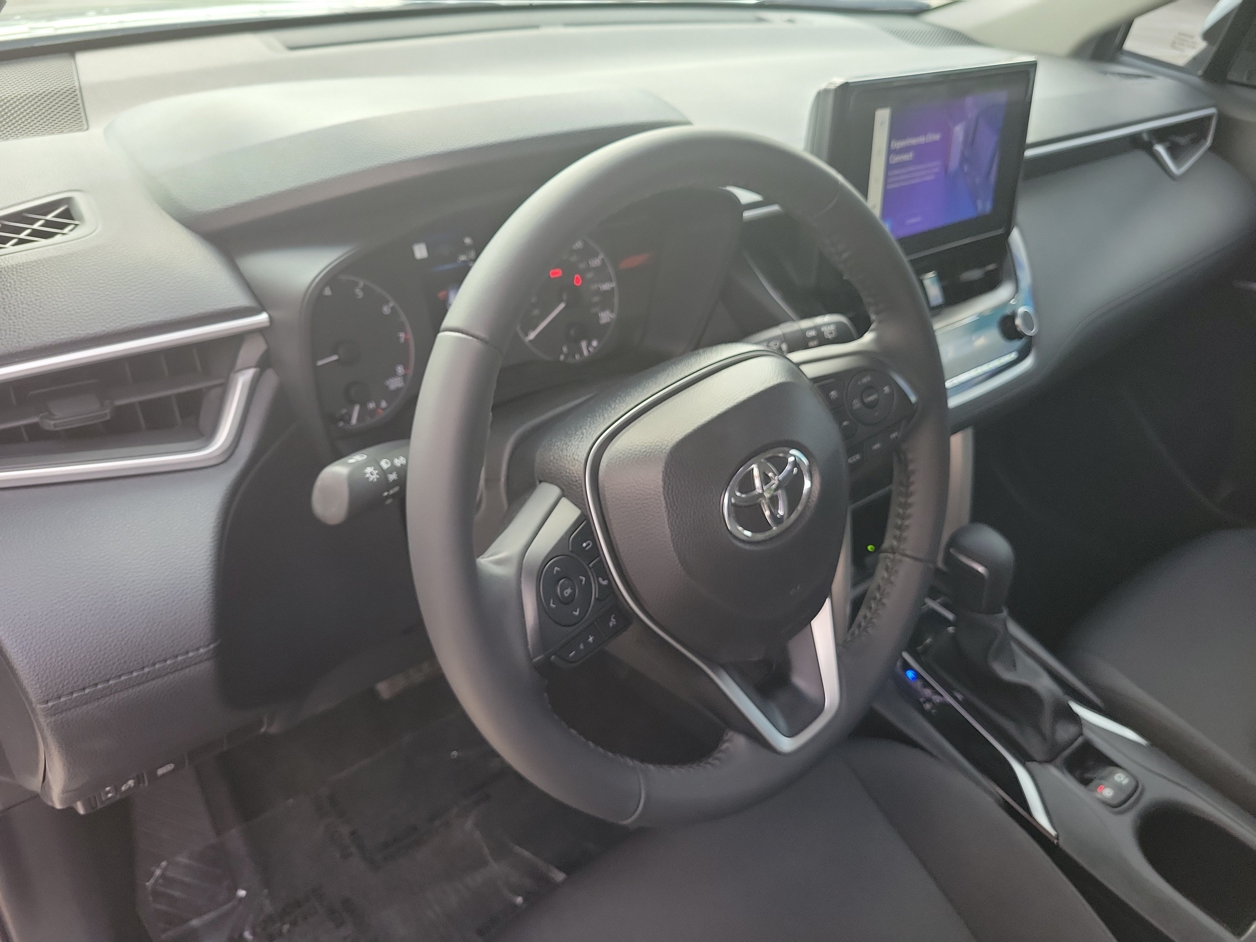 Used 2024 Toyota Corolla Cross LE FWD image 23