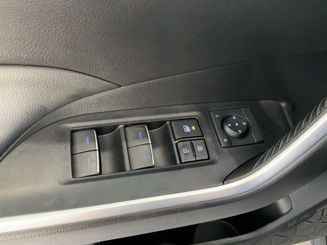 Used 2022 Toyota RAV4 XLE w/ Convenience Package image 6