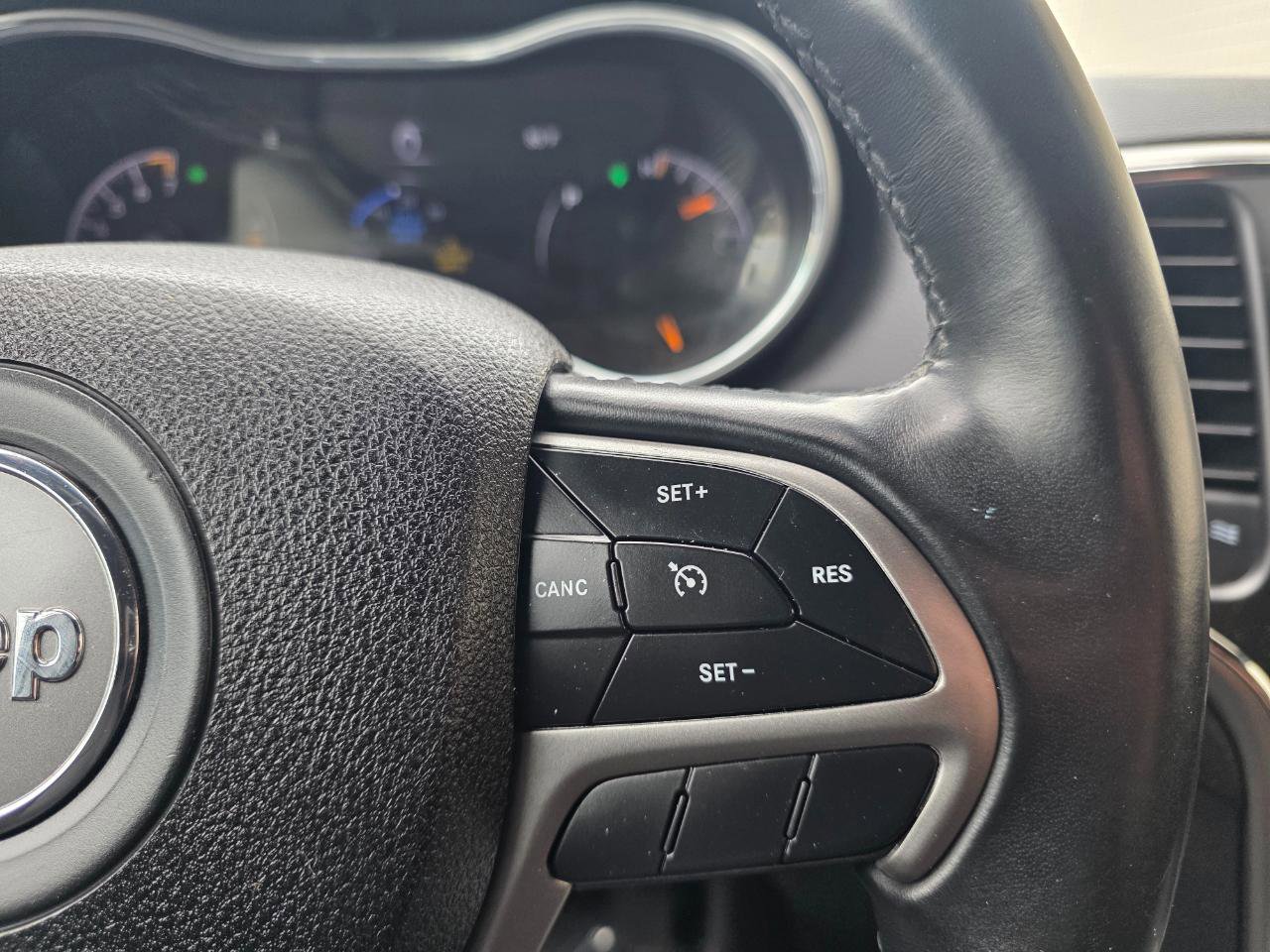 Used 2018 Jeep Grand Cherokee Laredo AWD/4WD image 18