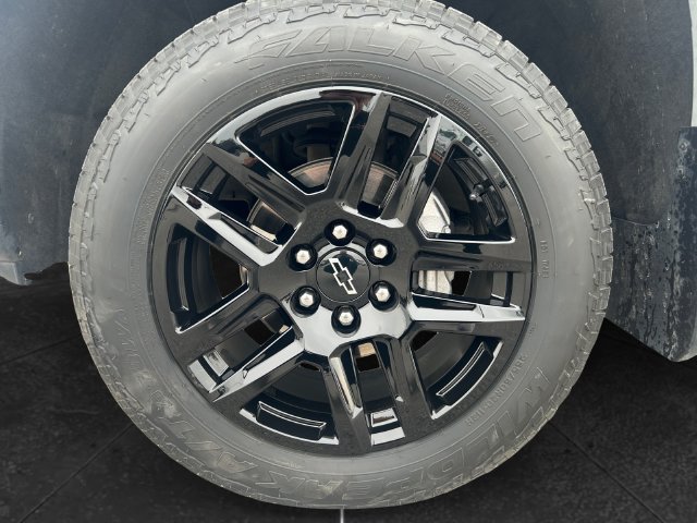 Used 2024 Chevrolet Silverado 1500 LT Trail Boss w/ Convenience Package II AWD/4WD image 9