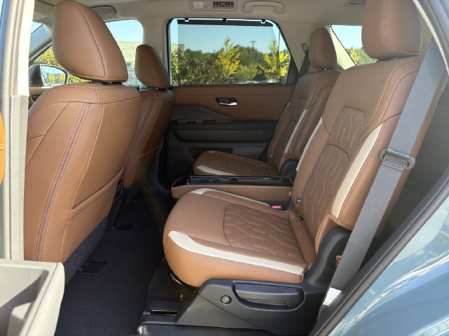 New 2026 Nissan Pathfinder Platinum AWD/4WD image 24